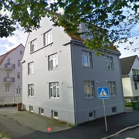 Norwegian Housing, Solbakkeveien 12 *