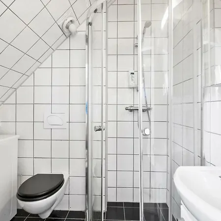 Norwegian Housing, Solbakkeveien 12 *